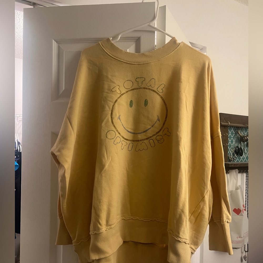 Oversized yellow sweatshirt